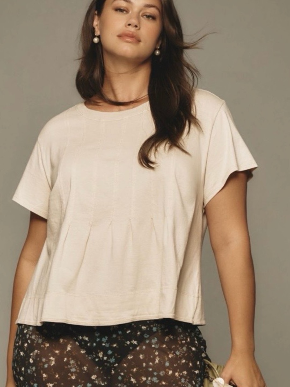 ๐ฟ๏ธ Anthropologie Pleated Short Sleeve Tee in Ivory - Picture 4 of 13
